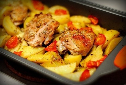 Um prato de pernas de frango. Receitas De Pernil De Frango