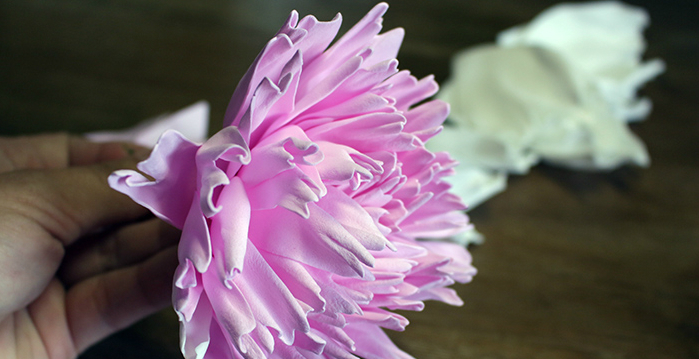 Flores espumiranas para patrones topiarios. El tulipán de espuma. Lily de foamirana.