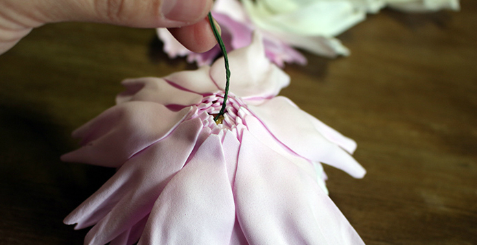 Flores espumiranas para patrones topiarios. El tulipán de espuma. Lily de foamirana.