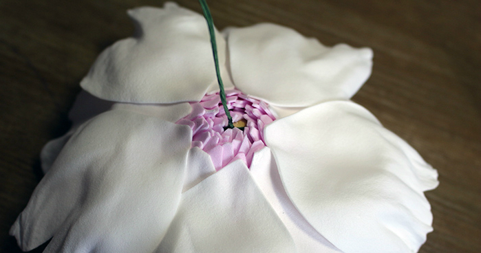 Flores espumiranas para patrones topiarios. El tulipán de espuma. Lily de foamirana.