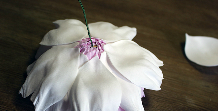 Flores espumiranas para patrones topiarios. El tulipán de espuma. Lily de foamirana.
