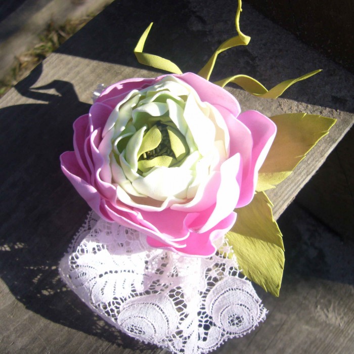 Flores espumiranas para patrones topiarios. El tulipán de espuma. Lily de foamirana.