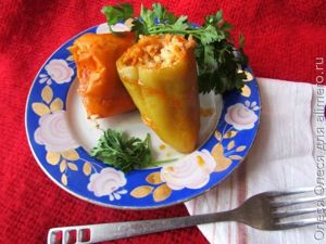 Маринований перець фарширований овочами. Перець фарширований консервований