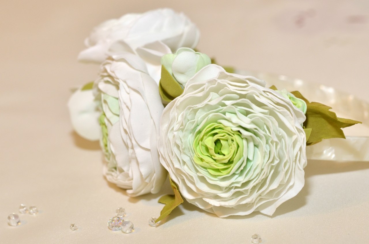 Flores espumiranas para patrones topiarios. El tulipán de espuma. Lily de foamirana.