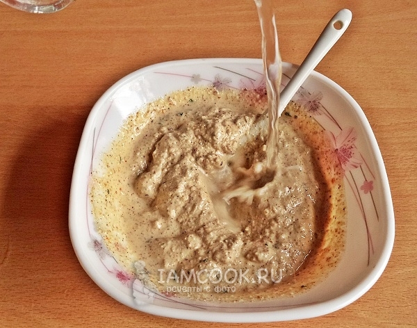 Receta de salsa bage de nuez. Pollo Satsivi - Pollo estofado en salsa bazhe de nueces.