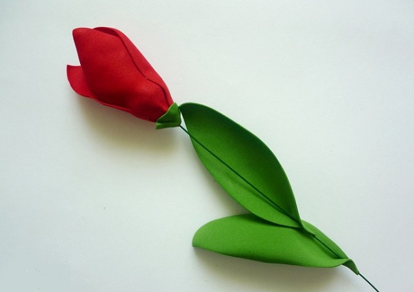 Flores espumiranas para patrones topiarios. El tulipán de espuma. Lily de foamirana.