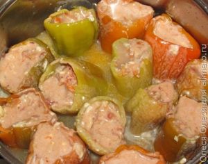 Маринований перець фарширований овочами. Перець фарширований консервований