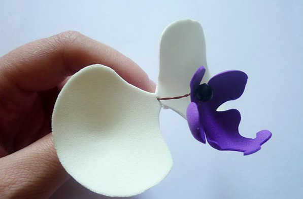 Flores espumiranas para patrones topiarios. El tulipán de espuma. Lily de foamirana.