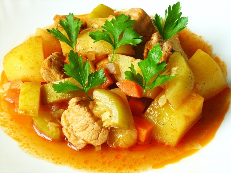 Receta De Guisado De Cerdo. Guiso de cerdo con patatas.