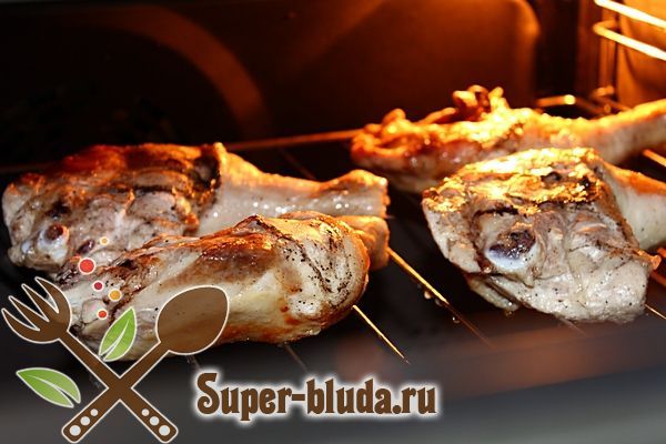 Cómo cocinar pollo asado en casa al horno. Pollo a la plancha en el horno: recetas de cocina.