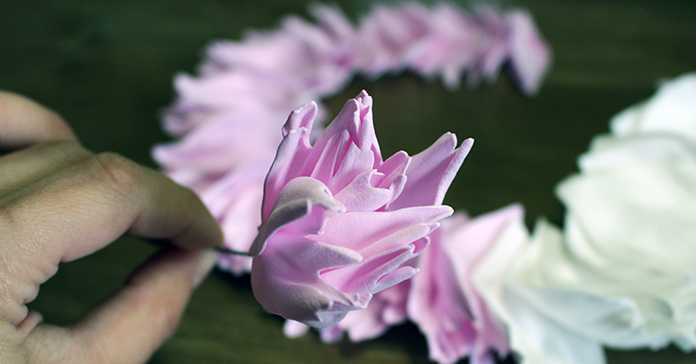 Flores espumiranas para patrones topiarios. El tulipán de espuma. Lily de foamirana.