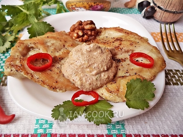 Receta de salsa bage de nuez. Pollo Satsivi - Pollo estofado en salsa bazhe de nueces.
