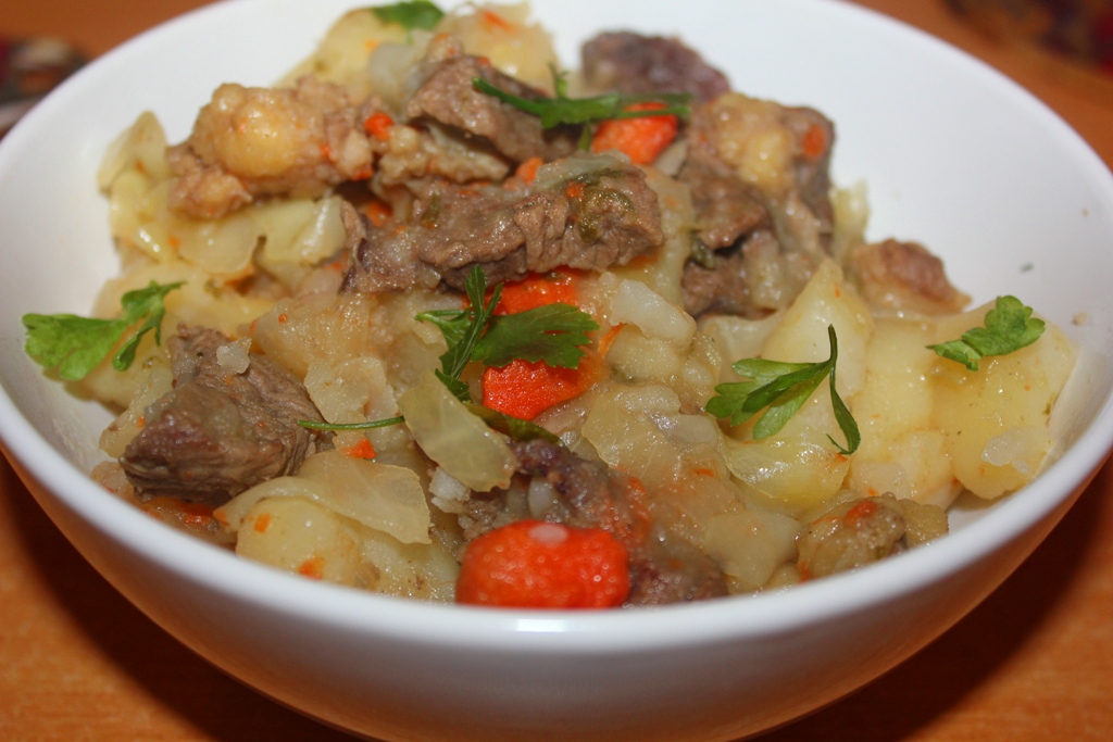 Receta De Guisado De Cerdo. Guiso de cerdo con patatas.