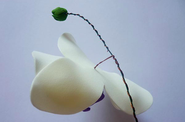Flores espumiranas para patrones topiarios. El tulipán de espuma. Lily de foamirana.