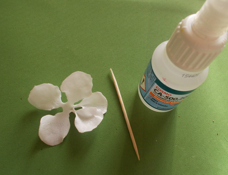 Flores espumiranas para patrones topiarios. El tulipán de espuma. Lily de foamirana.