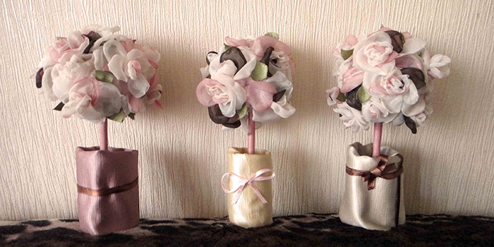 Flores espumiranas para patrones topiarios. El tulipán de espuma. Lily de foamirana.