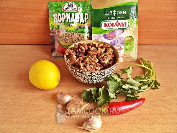 Receta de salsa bage de nuez. Pollo Satsivi - Pollo estofado en salsa bazhe de nueces.