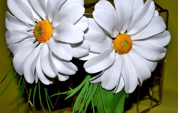 Flores espumiranas para patrones topiarios. El tulipán de espuma. Lily de foamirana.