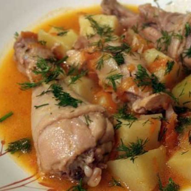 Cómo cocinar la salsa con patatas. Preparación de carne y salsa de patata: instrucciones detalladas.