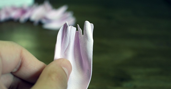 Flores espumiranas para patrones topiarios. El tulipán de espuma. Lily de foamirana.