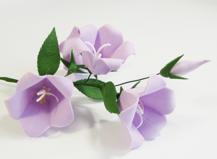 Flores espumiranas para patrones topiarios. El tulipán de espuma. Lily de foamirana.