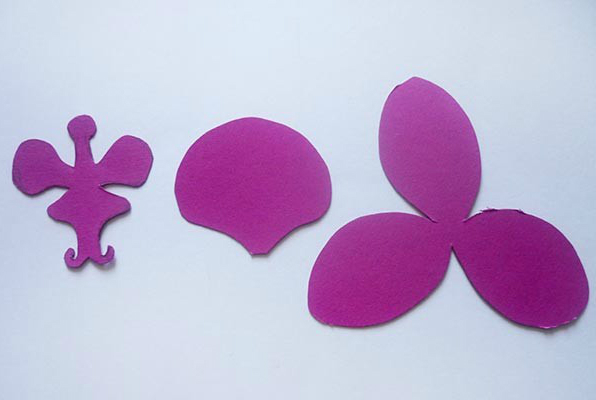Flores espumiranas para patrones topiarios. El tulipán de espuma. Lily de foamirana.