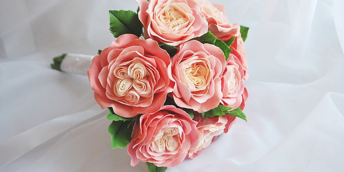 Flores espumiranas para patrones topiarios. El tulipán de espuma. Lily de foamirana.